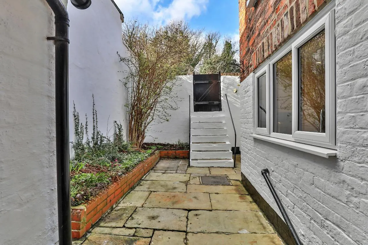 Finest Retreats - Adventure House Villa Whitby