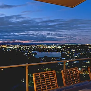 https://villa-bespoke-burleigh.queenslandhotels.net